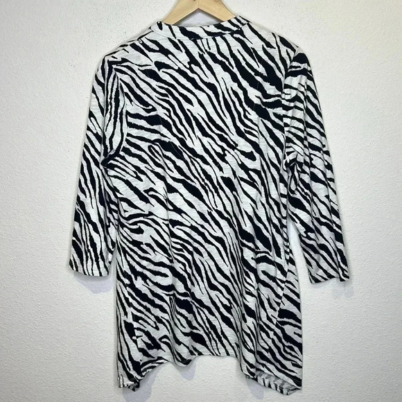 Chico’s size 1 Zebra Print Slub Tunic - Picture 4 of 6